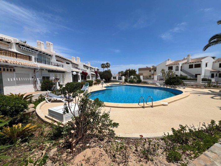 Ático con 3 terrazas en la playa de Cala Capitán en Cabo Roig