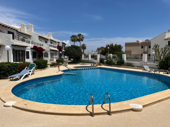 Ático con 3 terrazas en la playa de Cala Capitán en Cabo Roig