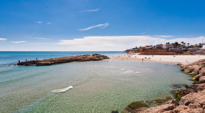 Ático con 3 terrazas en la playa de Cala Capitán en Cabo Roig