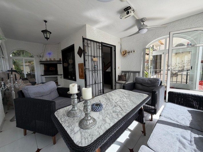 Beautifully renovated corner terraced house on the beachside of Cabo Roig