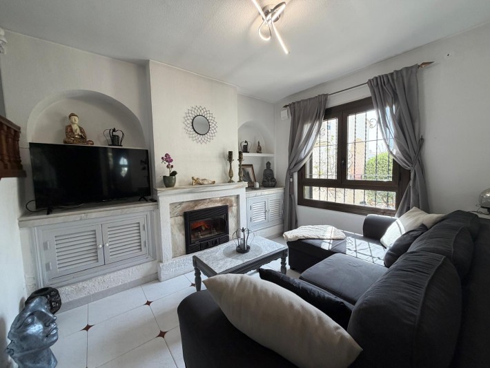 Beautifully renovated corner terraced house on the beachside of Cabo Roig