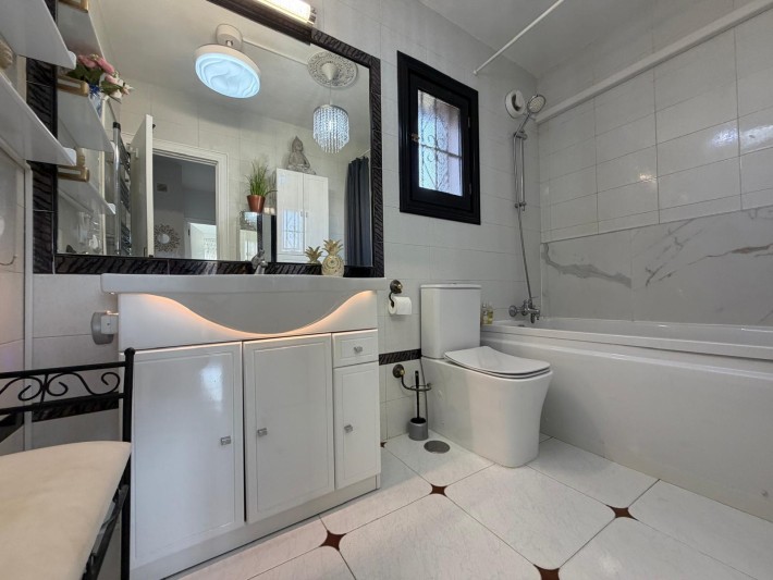Beautifully renovated corner terraced house on the beachside of Cabo Roig