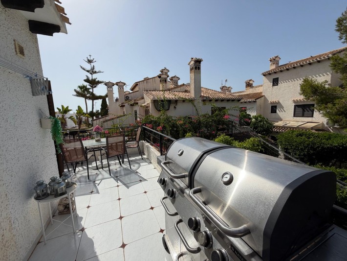 Beautifully renovated corner terraced house on the beachside of Cabo Roig