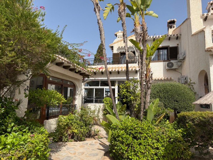Beautifully renovated corner terraced house on the beachside of Cabo Roig
