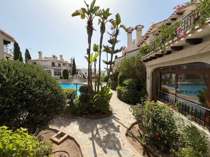 Beautifully renovated corner terraced house on the beachside of Cabo Roig