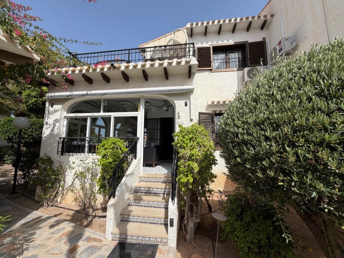 Beautifully renovated corner terraced house on the beachside of Cabo Roig