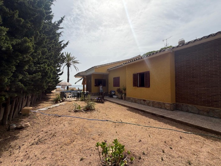 Villa with large frontline plot in Cabo Roig with stunning panoramic seaviews and great potential