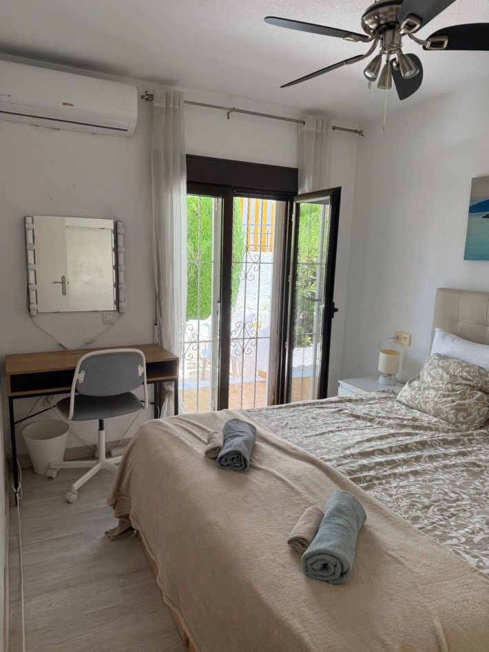 Spacious terraced house in fantastic location only 100m from the beach in Cabo Roig Spacious terraced house in fantastic location only 100m from the beach in Cabo Roig