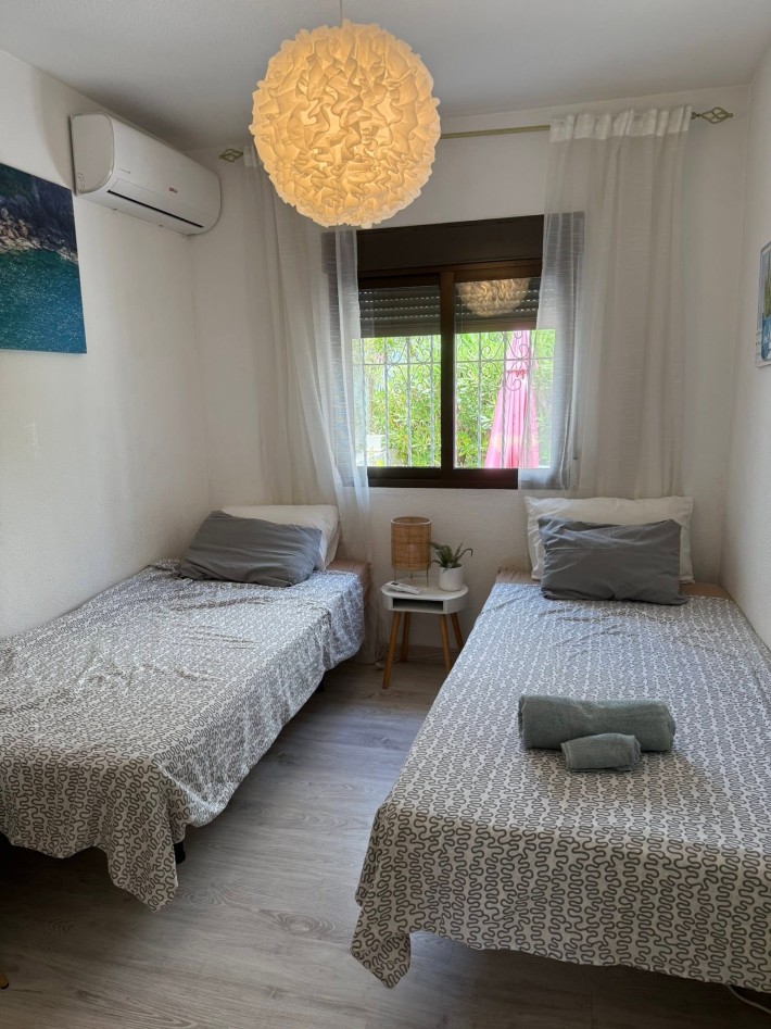 Spacious terraced house in fantastic location only 100m from the beach in Cabo Roig Spacious terraced house in fantastic location only 100m from the beach in Cabo Roig