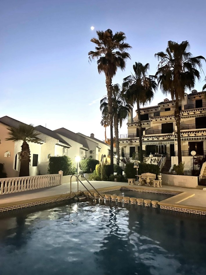 Spacious terraced house in fantastic location only 100m from the beach in Cabo Roig