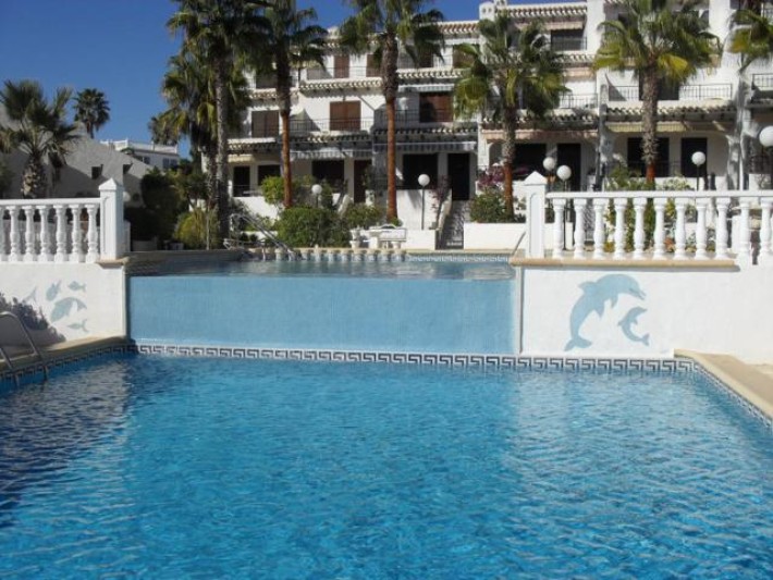 Spacious terraced house in fantastic location only 100m from the beach in Cabo Roig Spacious terraced house in fantastic location only 100m from the beach in Cabo Roig