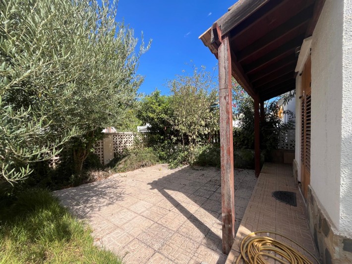 Semi-detached property with separate apartment on the beachside of La Zenia