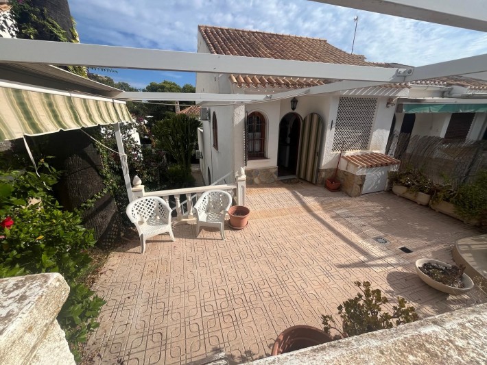 Semi-detached property with separate apartment on the beachside of La Zenia
