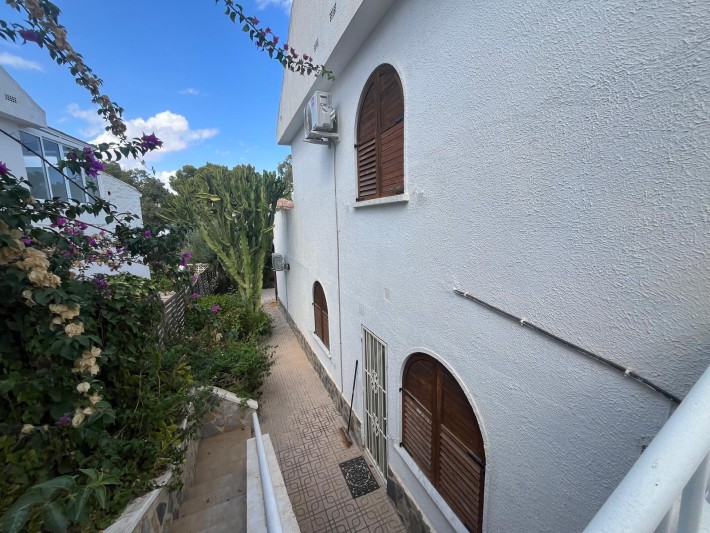 Semi-detached property with separate apartment on the beachside of La Zenia