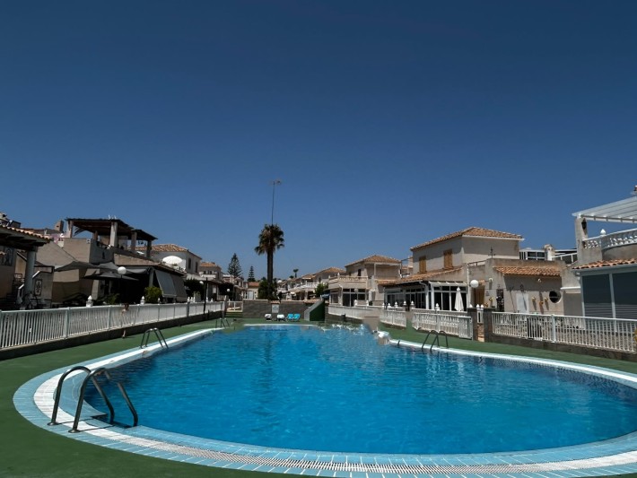 Spacious corner house in gated complex close to amenities in Playa Flamenca Spacious corner house in gated complex close to amenities in Playa Flamenca