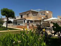 Spacious corner house in gated complex close to amenities in Playa Flamenca