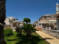 Spacious corner house in gated complex close to amenities in Playa Flamenca